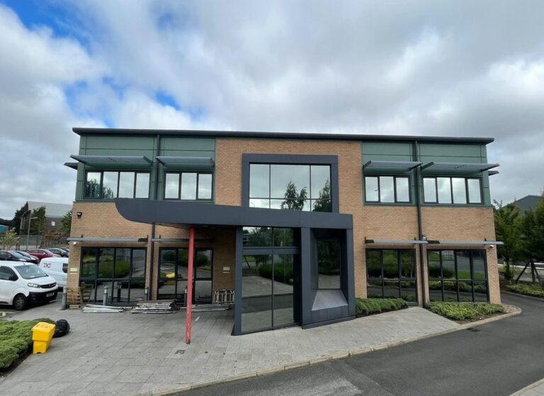 installation Dark Reflective Silver 20 Window Film