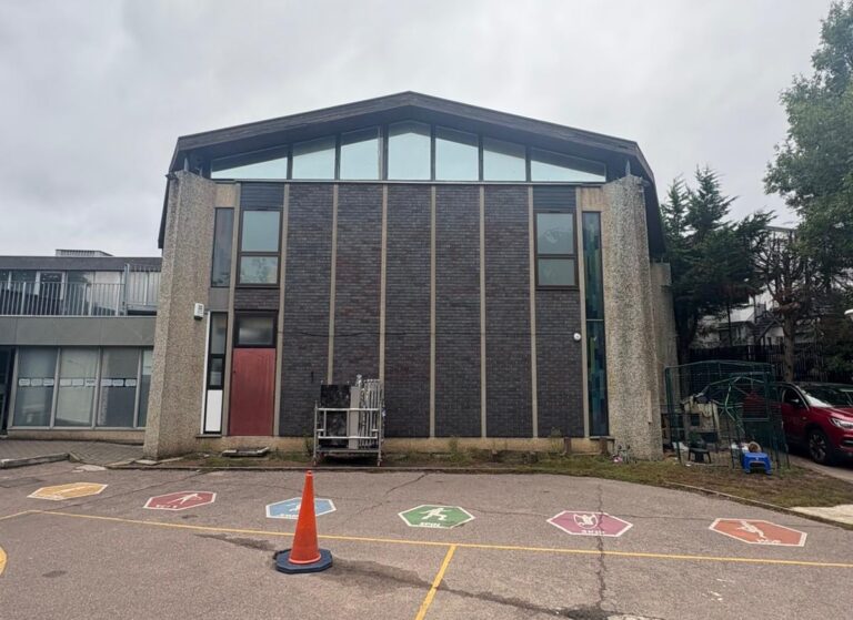 Reducing Office Glare with Reflective Silver 05 Window Film